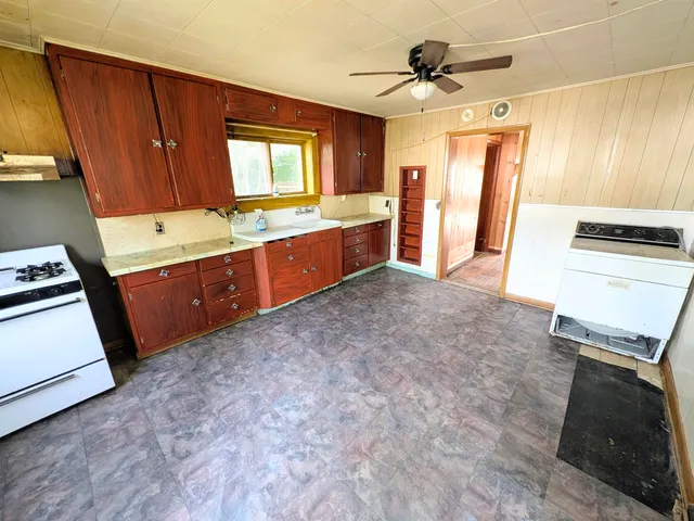 $55,000 | 1607 6th Street East, Ashland, WI 54806