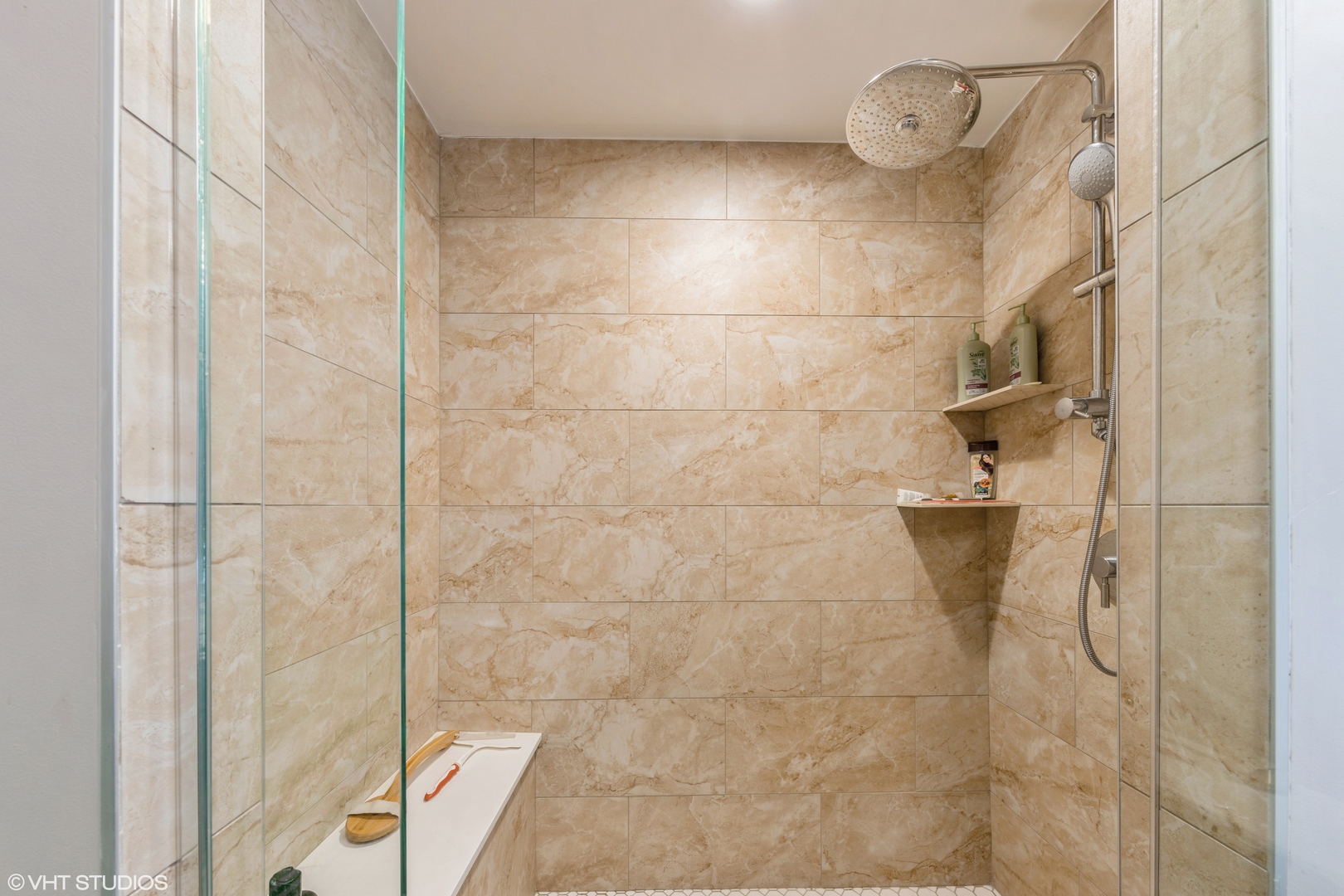 7806 South May Street Chicago, IL 60620 - Photo 17 of 20 a bathroom with a shower