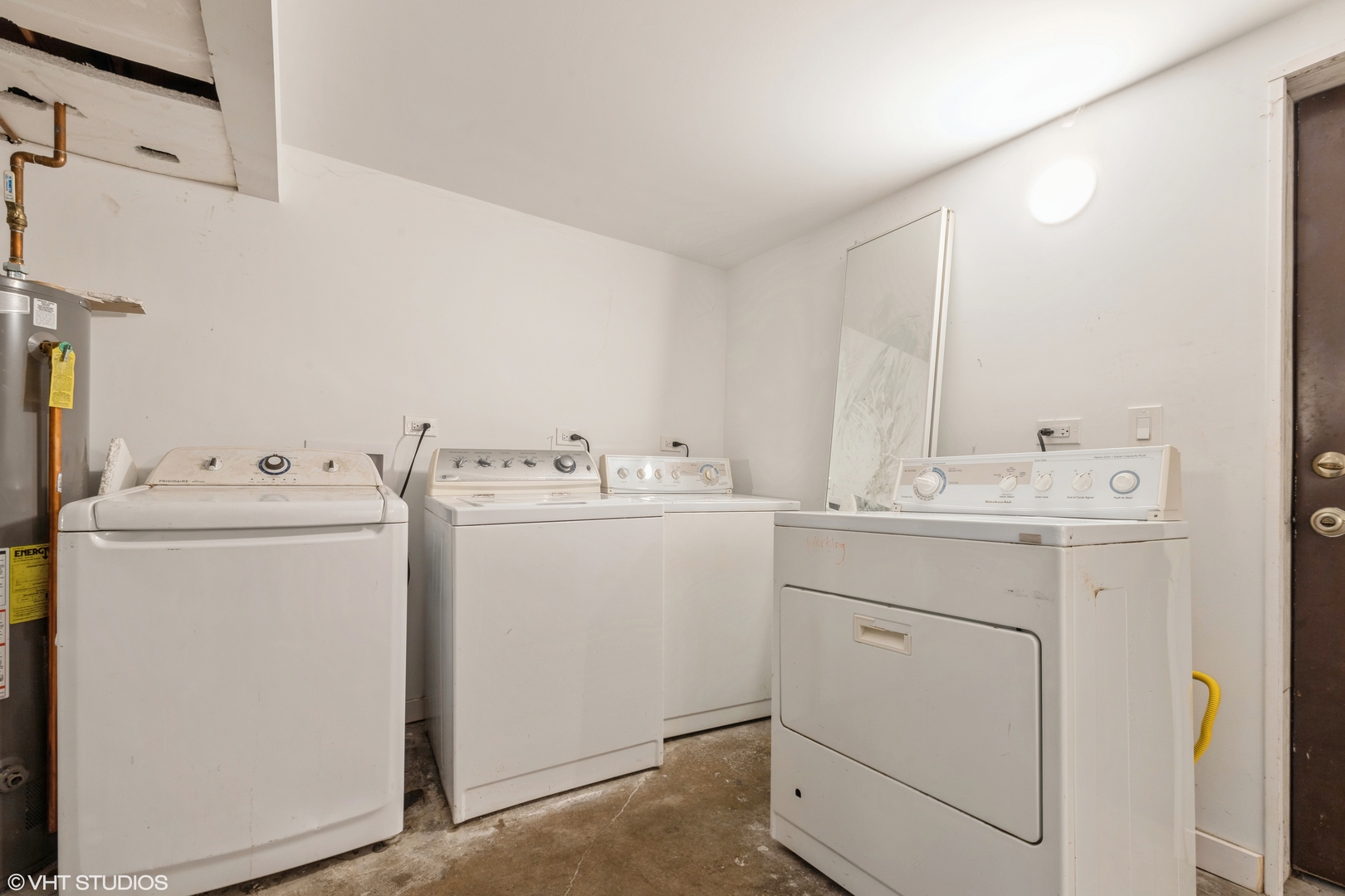 7806 South May Street Chicago, IL 60620 - Photo 18 of 20 a utility room with dryer and washer