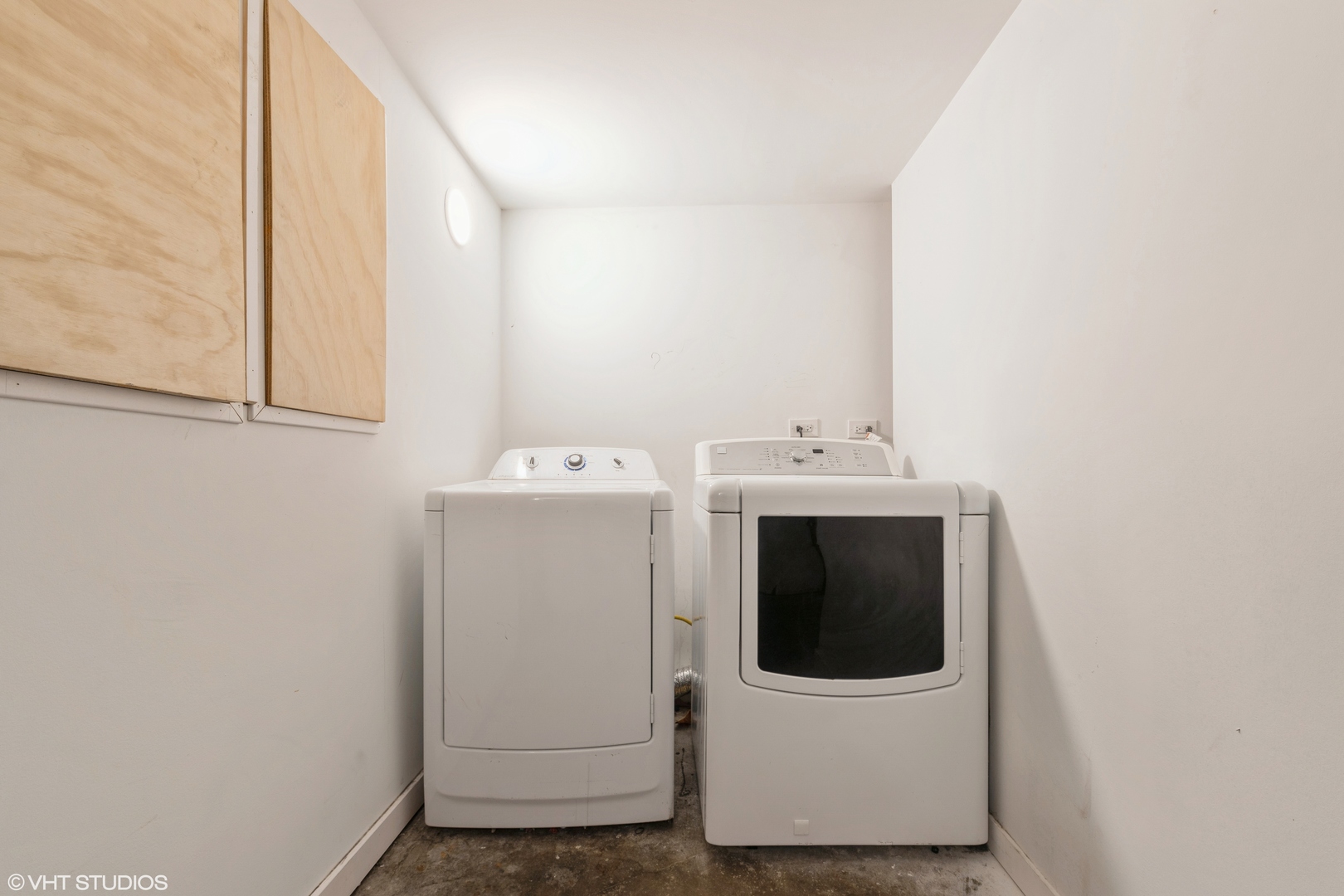 7806 South May Street Chicago, IL 60620 - Photo 19 of 20 a utility room with dryer and washer