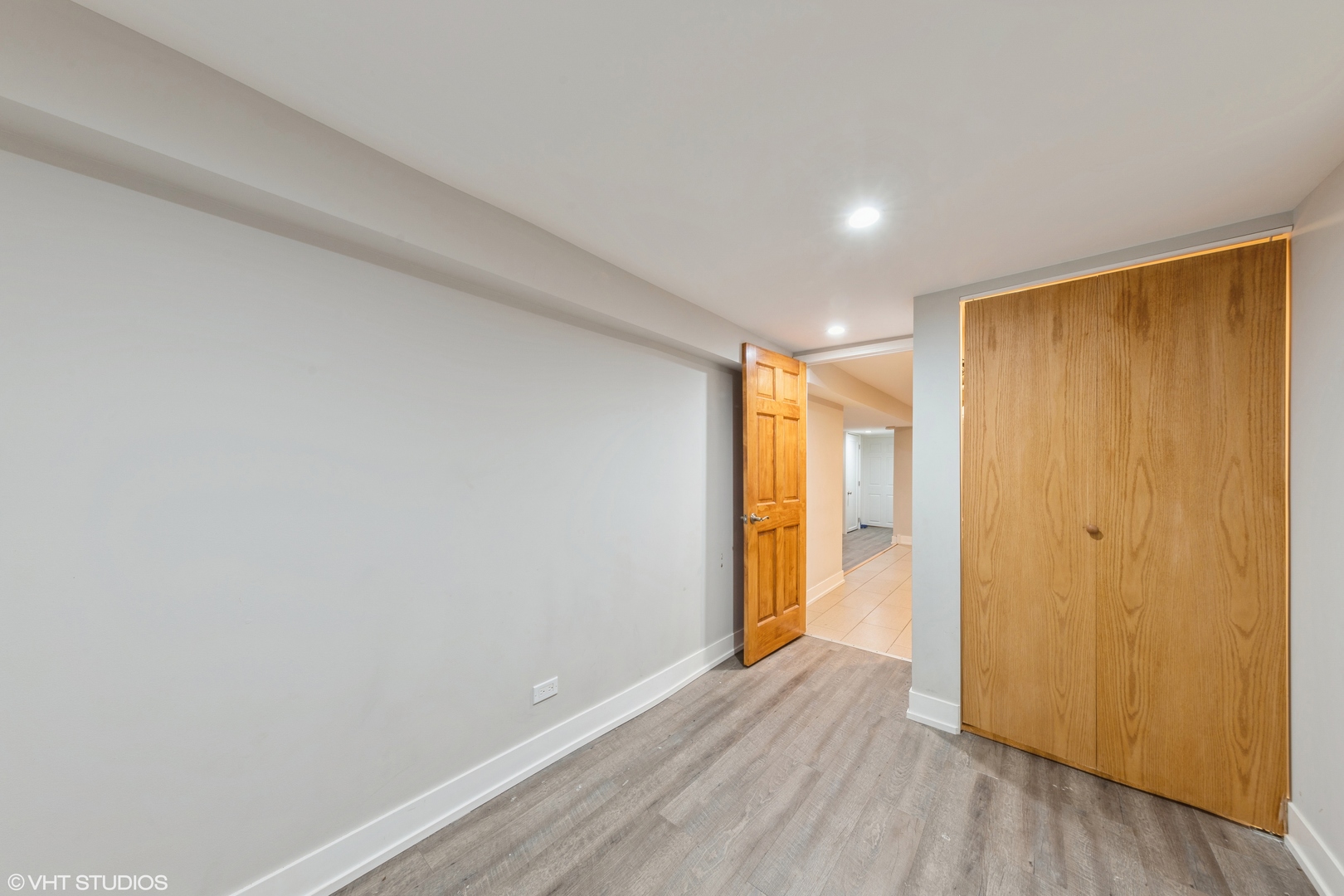 7806 South May Street Chicago, IL 60620 - Photo 5 of 20 a view of hallway with wooden floor