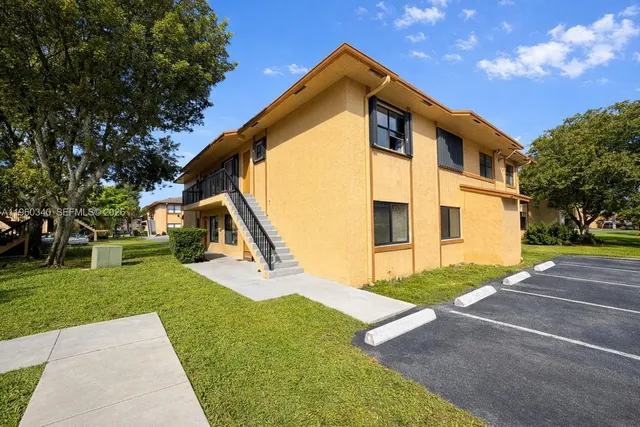 $285,000 | 2530 West 67th Place, Unit 1229, Hialeah, FL 33016