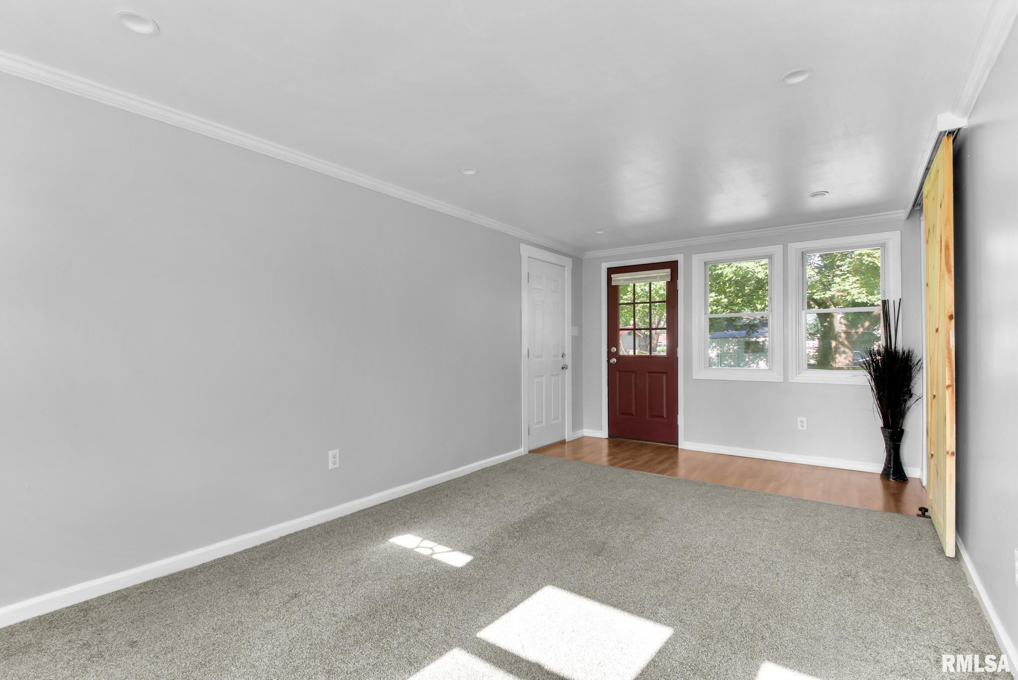 113 Sherwood Park Road Washington, IL 61571 - Photo 12 of 36 Gallery Image 12