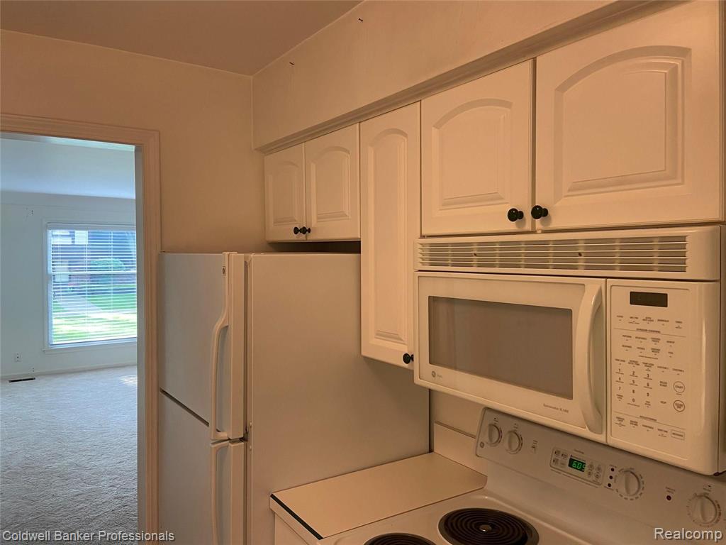 1750 Vernier Road, Unit 25 Grosse Pointe Woods, MI 48236 - Photo 9 of 22