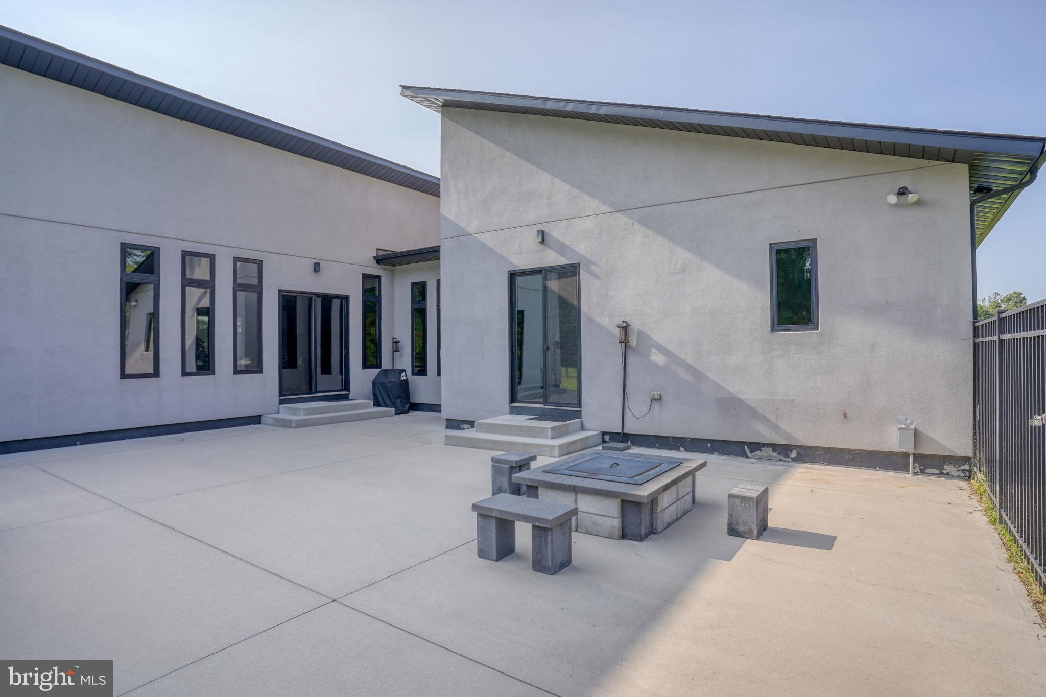 1958 Central Church Road Dover, DE 19904 - Photo 37 of 50 a living room with furniture