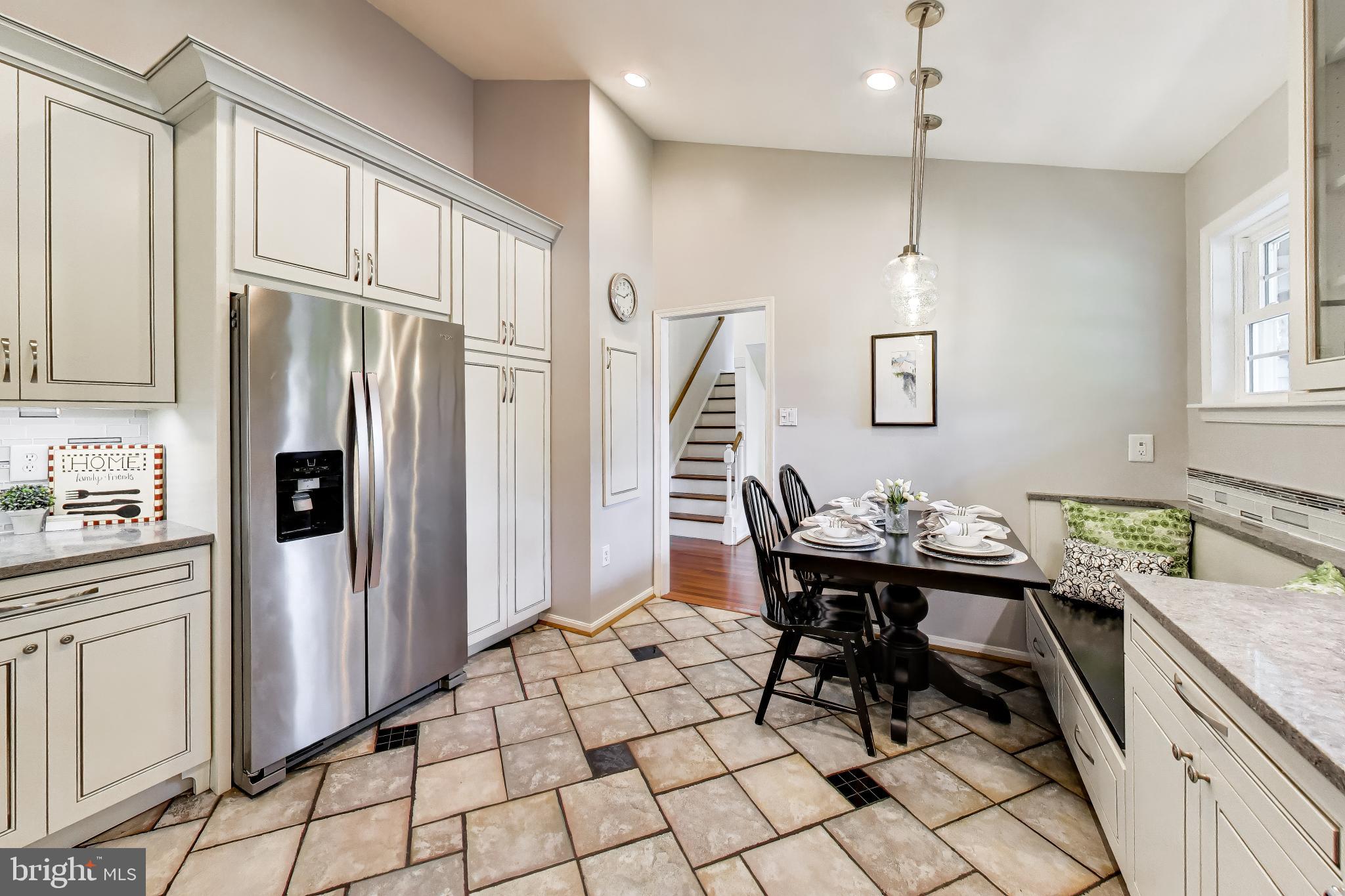 13382 Point Rider Lane Herndon, VA 20171 - Photo 14 of 44 Built-in Seating area