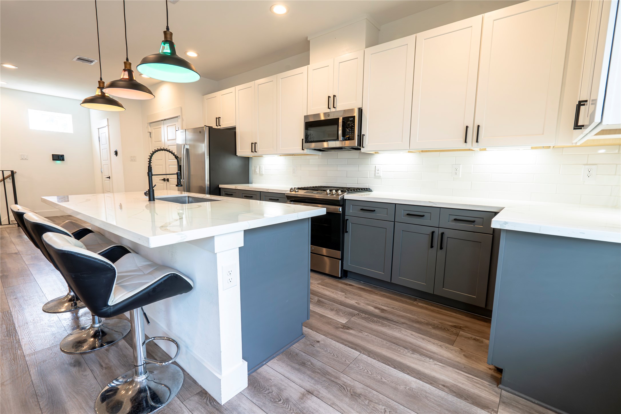 2056 Johanna Drive, Unit F Houston, TX 77055 - Photo 11 of 27 a kitchen with stainless steel appliances granite countertop a sink a stove and a refrigerator