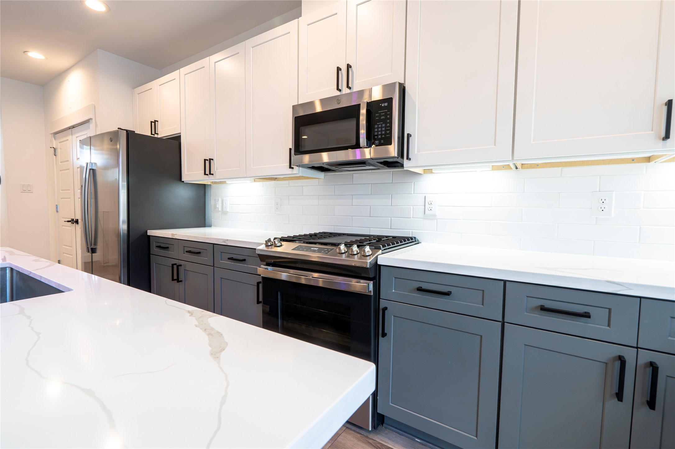 2056 Johanna Drive, Unit F Houston, TX 77055 - Photo 16 of 27 a kitchen with stainless steel appliances a stove microwave and sink