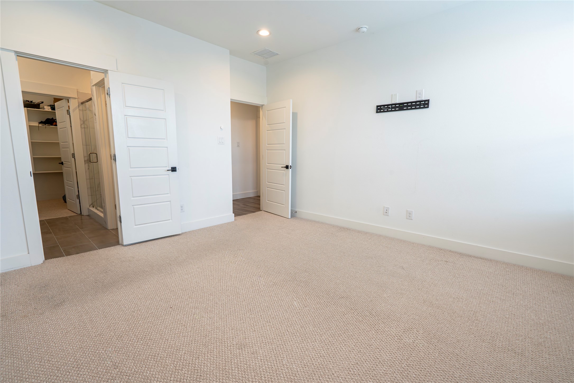 2056 Johanna Drive, Unit F Houston, TX 77055 - Photo 17 of 27 a view of an empty room