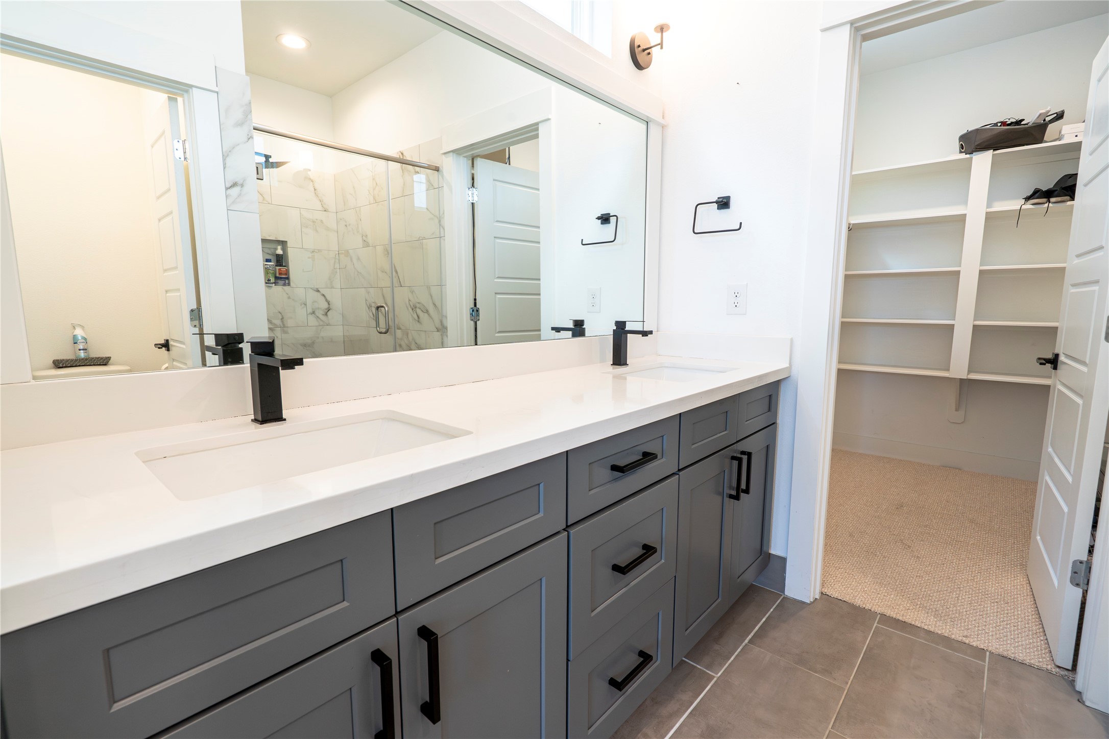 2056 Johanna Drive, Unit F Houston, TX 77055 - Photo 22 of 27 a bathroom with a sink and a mirror