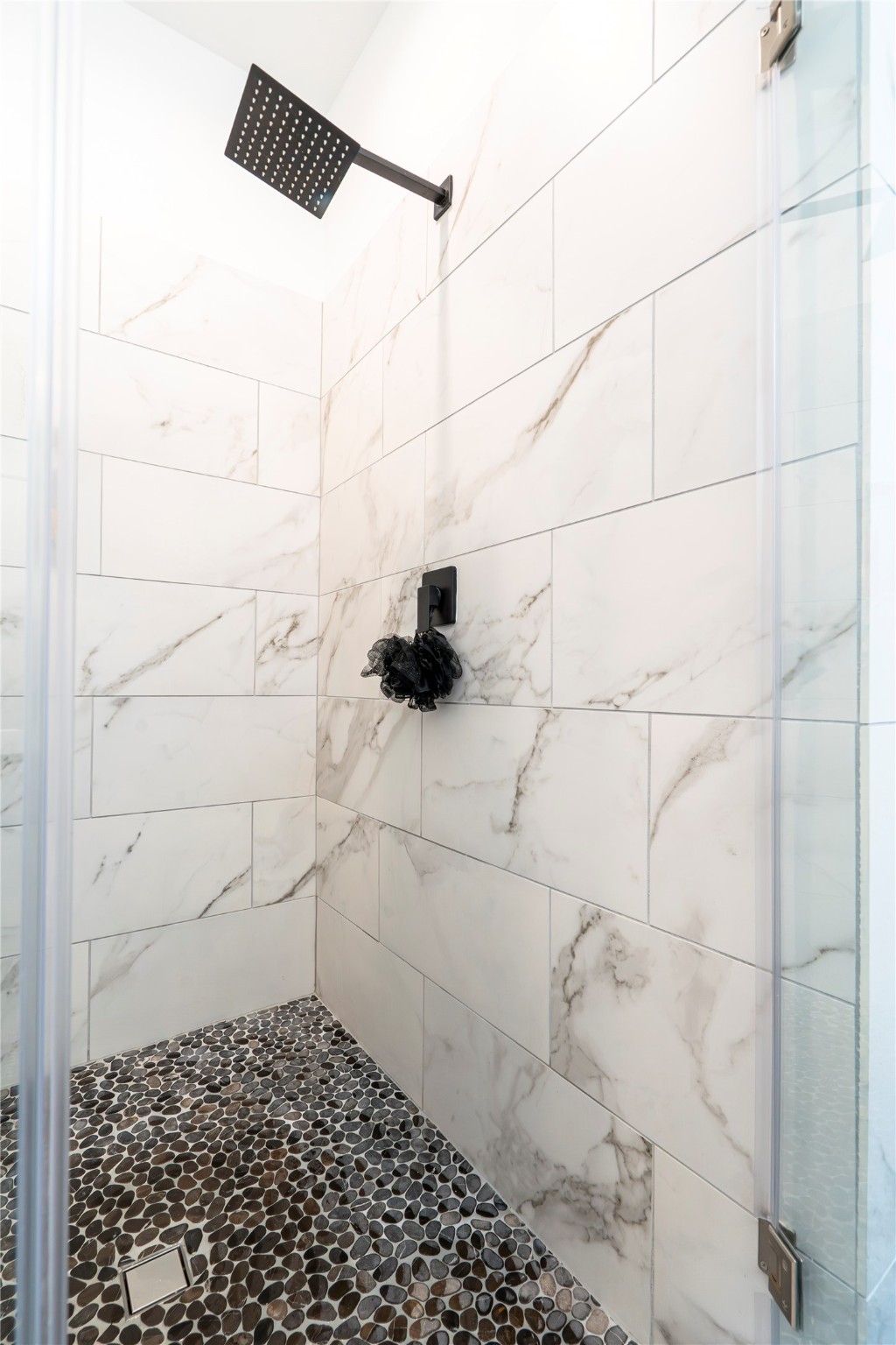 2056 Johanna Drive, Unit F Houston, TX 77055 - Photo 23 of 27 a bathroom with a shower