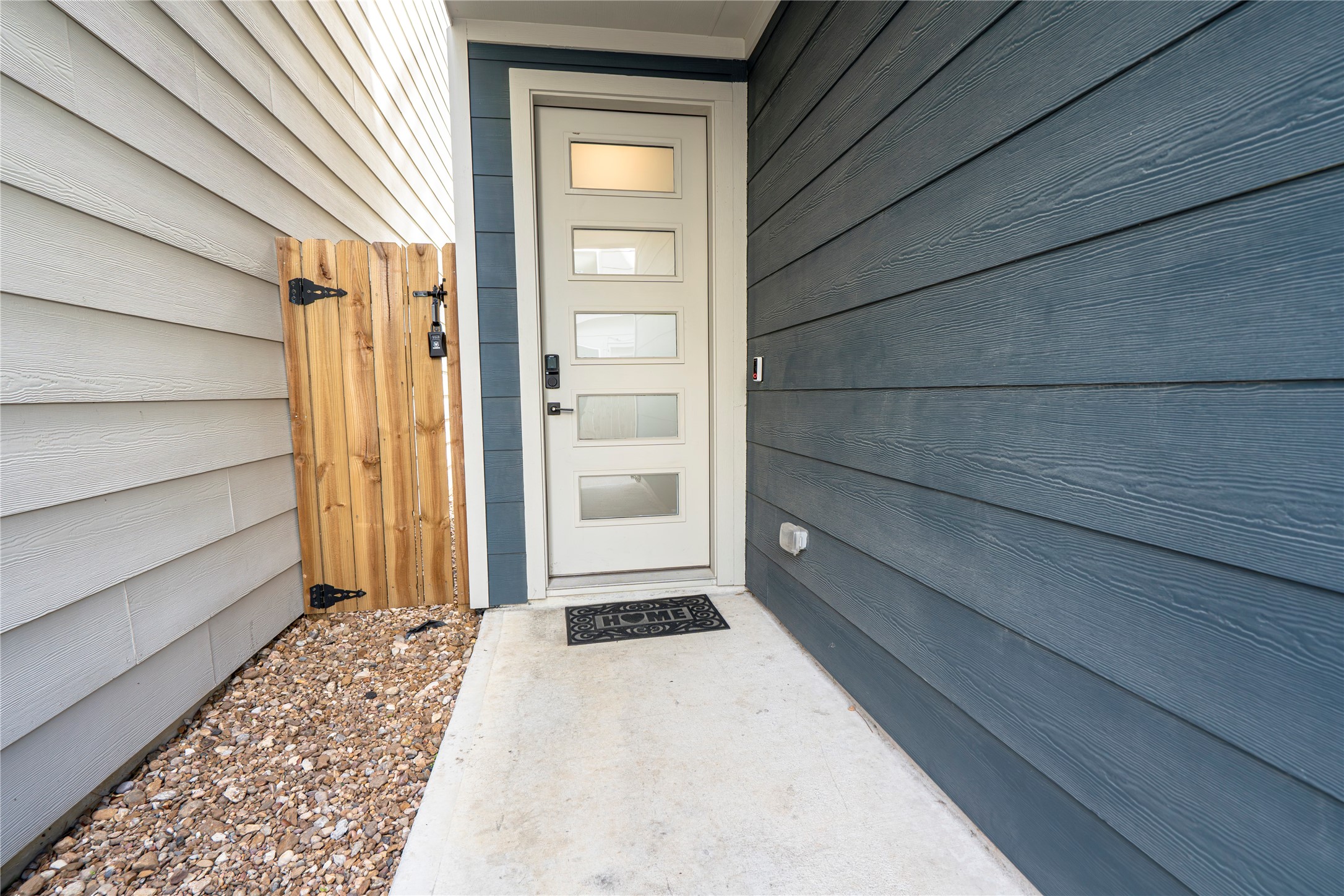 2056 Johanna Drive, Unit F Houston, TX 77055 - Photo 3 of 27 a view of front door