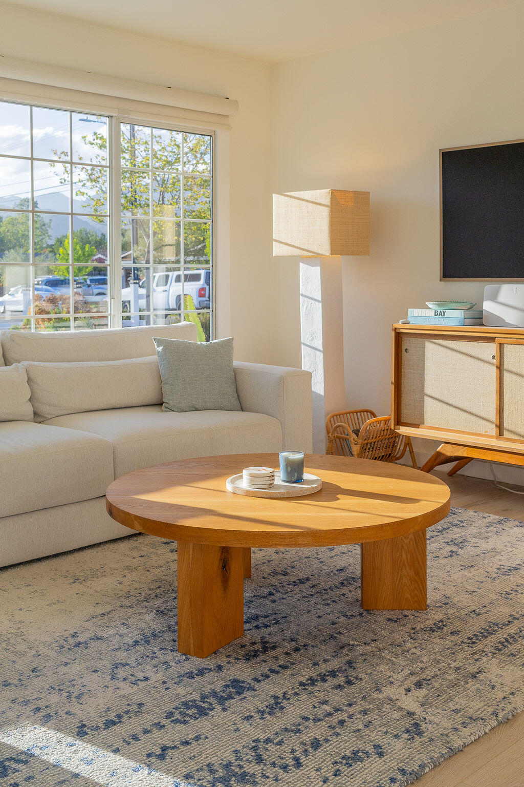1430 Linhere Drive Carpinteria, CA 93013 - Photo 4 of 34 a living room with patio furniture and a flat screen tv