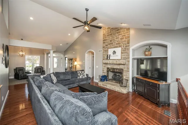 $689,900 | 628 Tanya Ct Drive, St. Louis, MO 63129