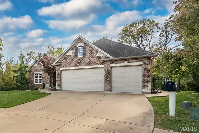 $689,900 | 628 Tanya Ct Drive, St. Louis, MO 63129