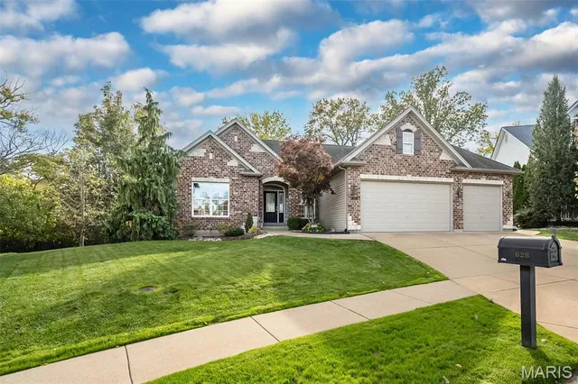 $689,900 | 628 Tanya Ct Drive, St. Louis, MO 63129