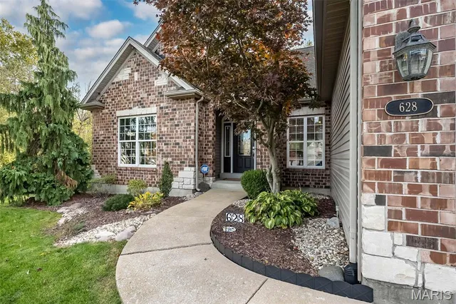 $689,900 | 628 Tanya Ct Drive, St. Louis, MO 63129