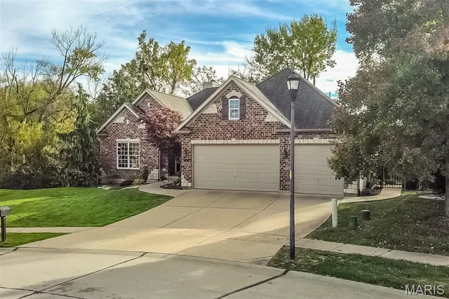 $689,900 | 628 Tanya Ct Drive, St. Louis, MO 63129