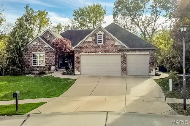 $689,900 | 628 Tanya Ct Drive, St. Louis, MO 63129
