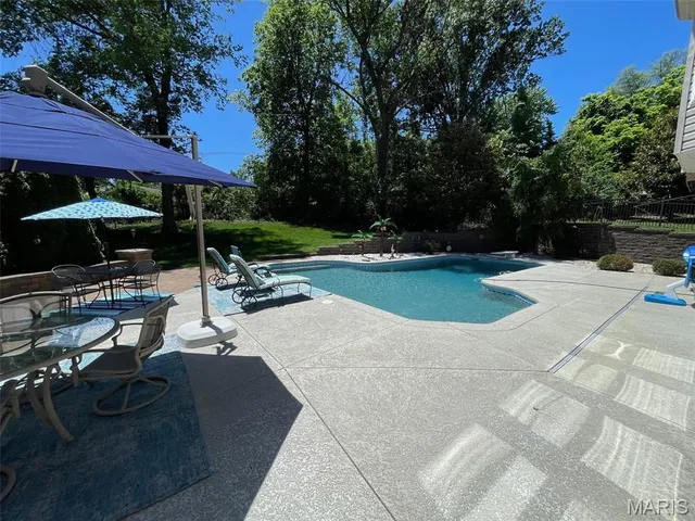 $689,900 | 628 Tanya Ct Drive, St. Louis, MO 63129