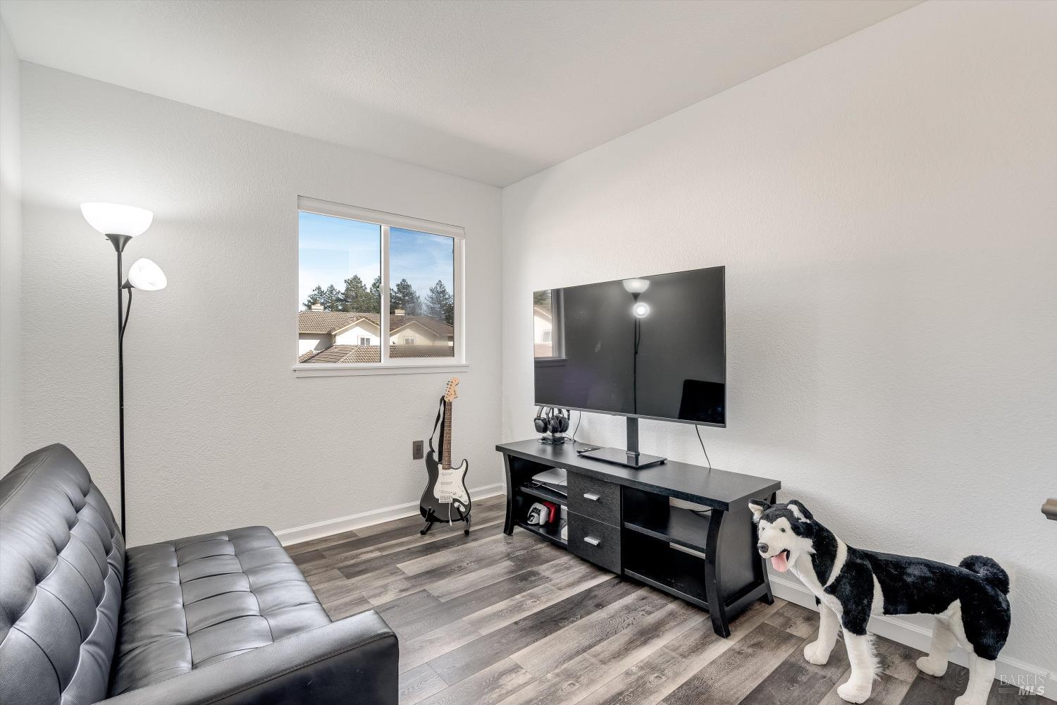 30 Fredrick Drive Rohnert Park, CA 94928 - Photo 32 of 41 Second bedroom with natural light