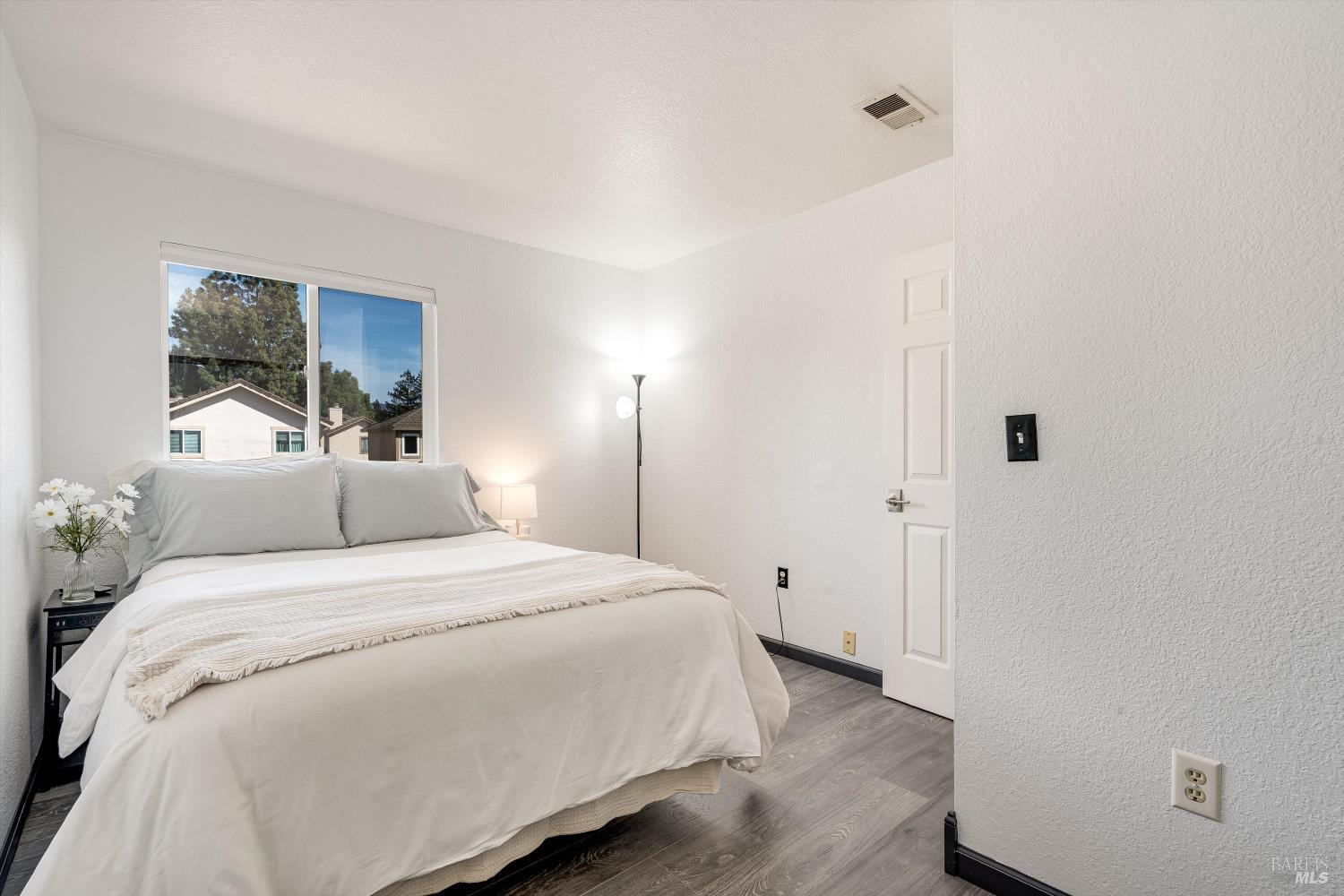 30 Fredrick Drive Rohnert Park, CA 94928 - Photo 34 of 41 Third bedroom with bright window and neutral tones