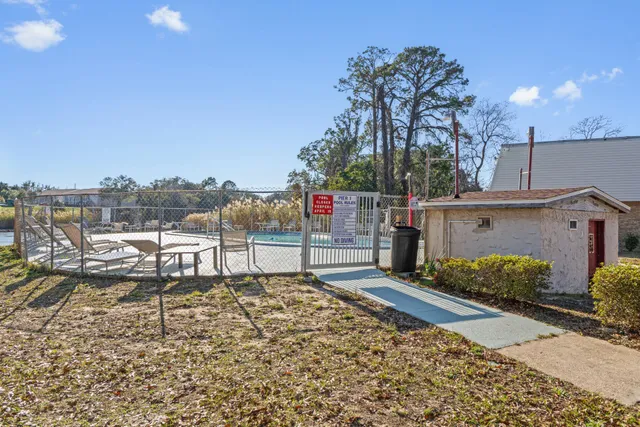 $184,900 | 210 Pelham Road, Unit 220A, Fort Walton Beach, FL 32547