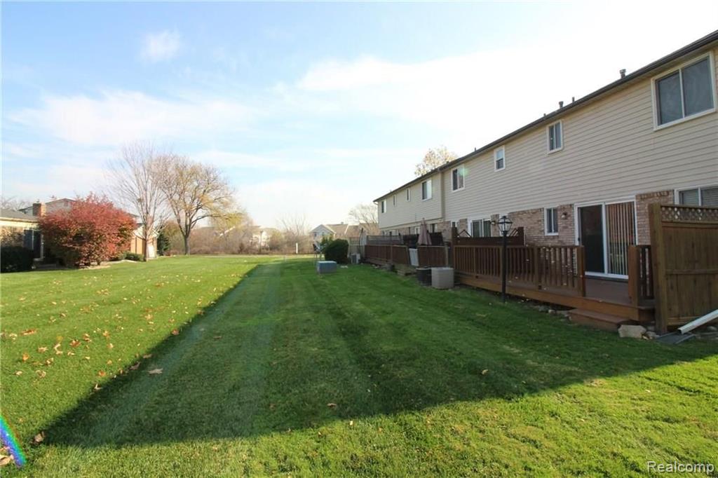 45571 Ledgewood Street Macomb, MI 48044 - Photo 9 of 27