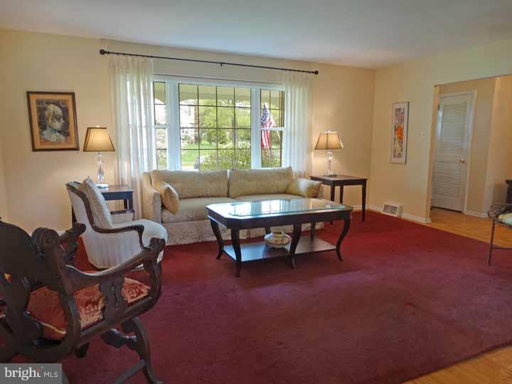 1623 Dublin Road Dresher, PA 19025 - Photo 4 of 21 Living Room
