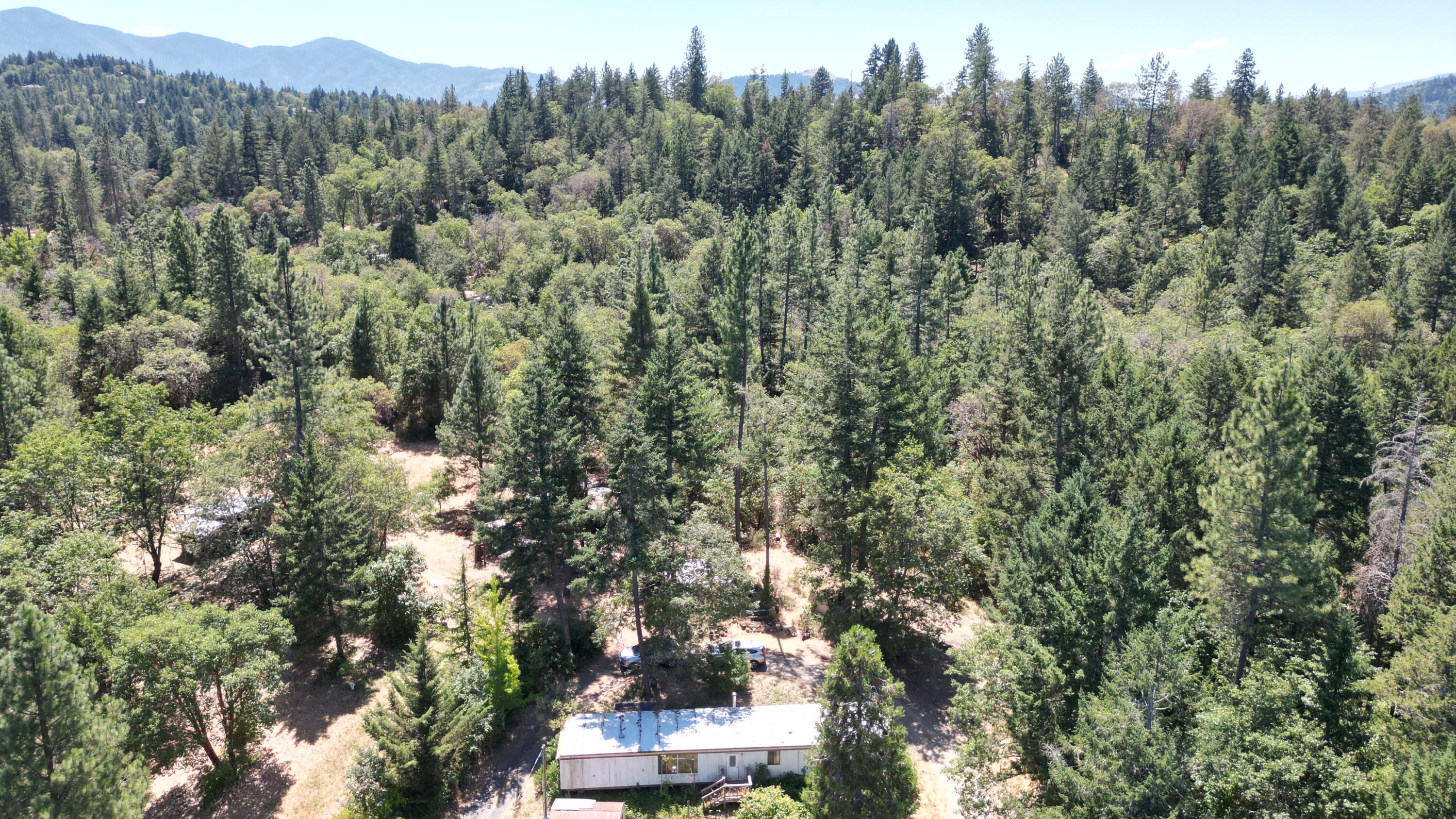 1752 Rounds Avenue Grants Pass, OR 97527 - Photo 3 of 33 DJI_0399