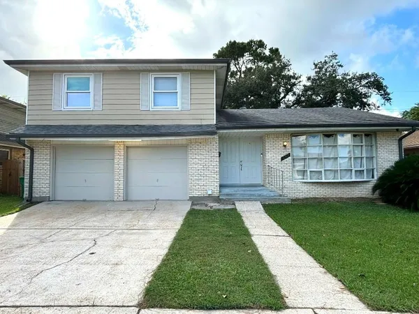 $269,000 | 392 Westmeade Drive, Gretna, LA 70056