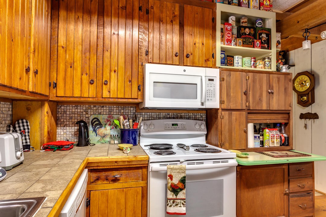 4142 Wilhite Road Sevierville, TN 37876 - Photo 10 of 33 a kitchen with a stove and a microwave