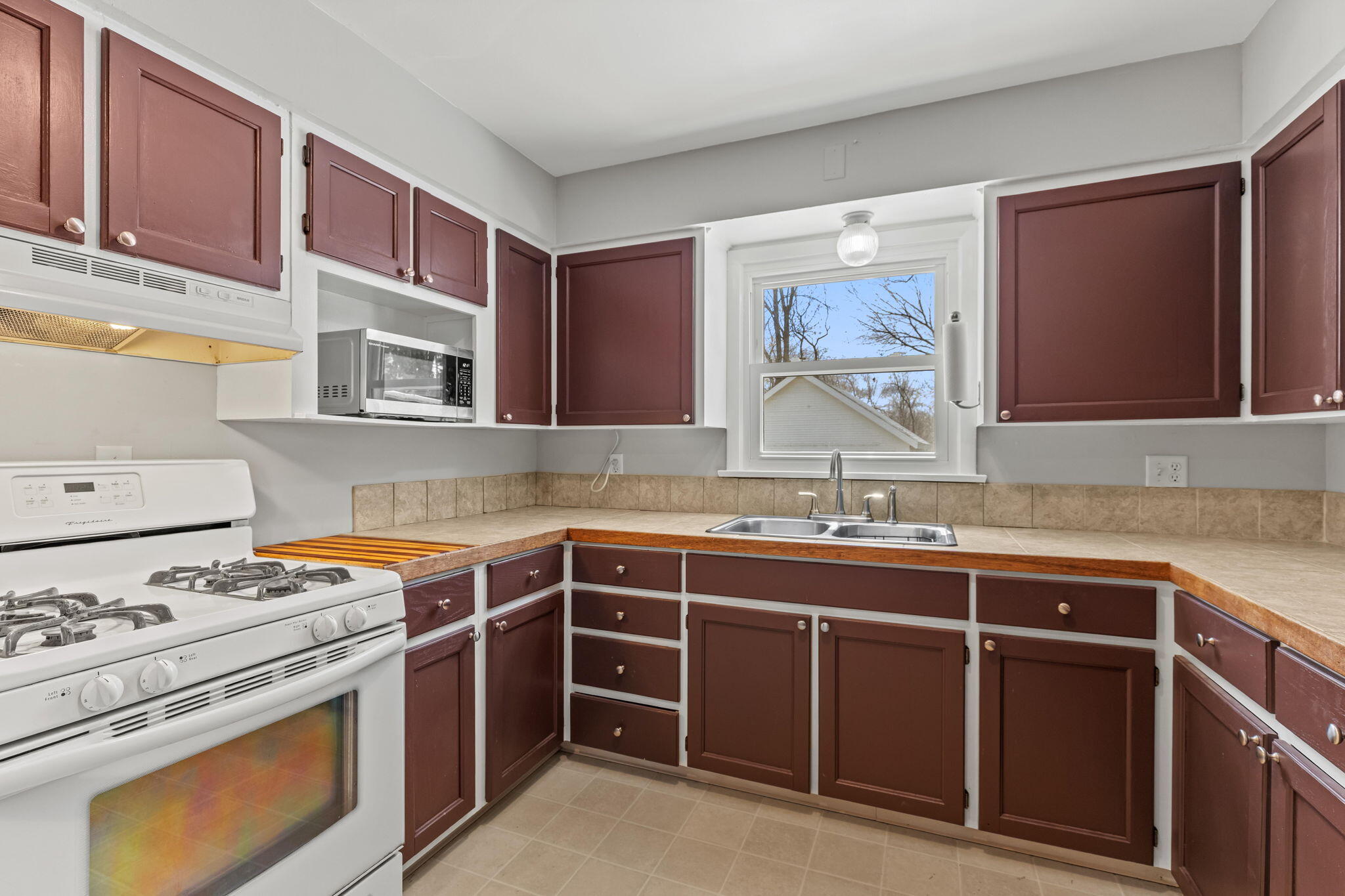 2418 4 Mile Road Northwest Grand Rapids, MI 49544 - Photo 15 of 45 15-web-or-mls-045