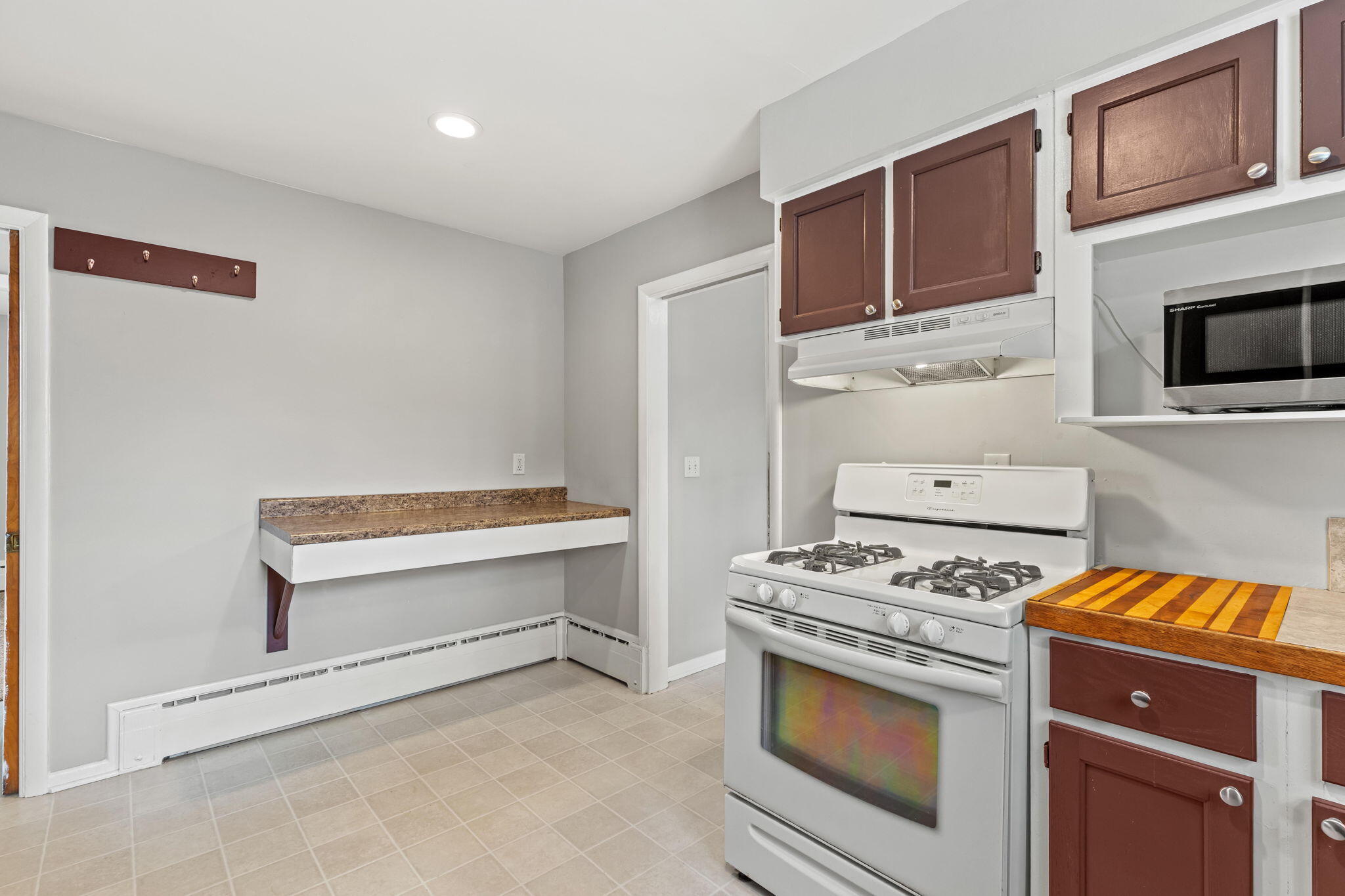 2418 4 Mile Road Northwest Grand Rapids, MI 49544 - Photo 17 of 45 17-web-or-mls-051