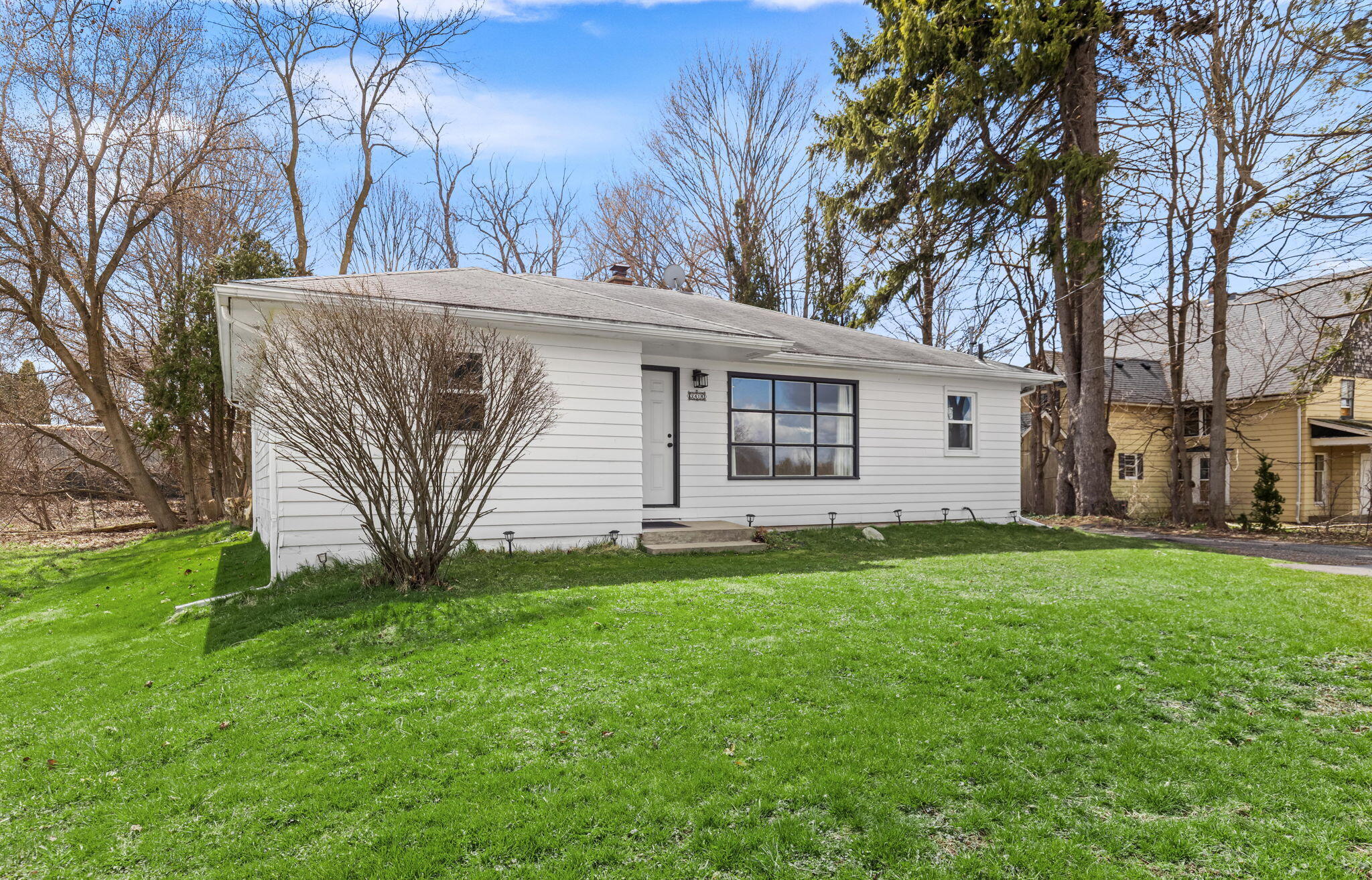 2418 4 Mile Road Northwest Grand Rapids, MI 49544 - Photo 3 of 45 3-web-or-mls-009