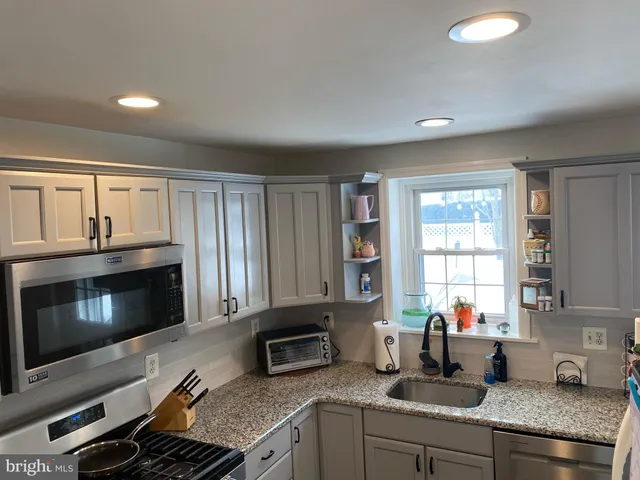 $539,900 | 908 Roberts Avenue, Drexel Hill, PA 19026