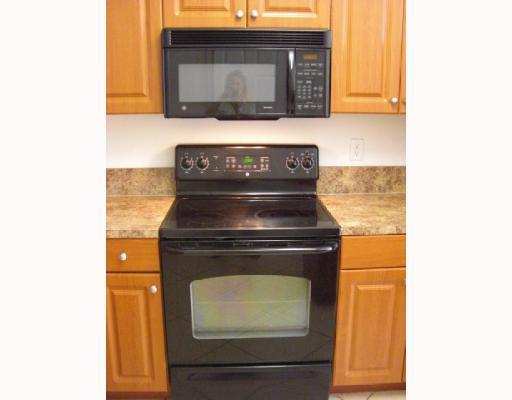 1920 Hibiscus Lane, Unit 163 Riviera Beach, FL 33404 - Photo 3 of 16 a stove top oven sitting inside of a kitchen