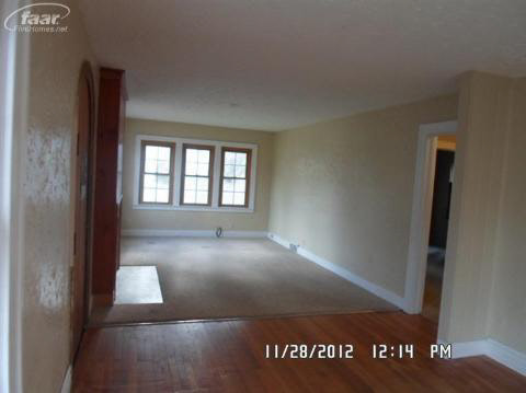 240 Cherokee Road Pontiac, MI 48341 - Photo 7 of 13 20131856-6.JPG