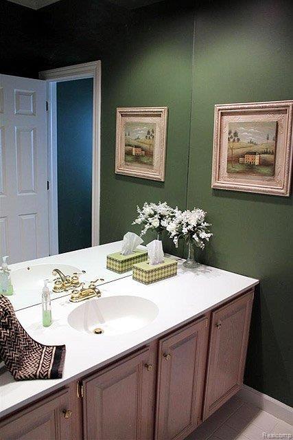 5698 Murfield Drive Rochester, MI 48306 - Photo 17 of 24 Powder Room