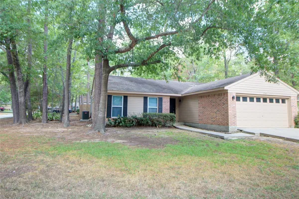 $2,100 | 28 East Brookberry Court, Spring, TX 77381