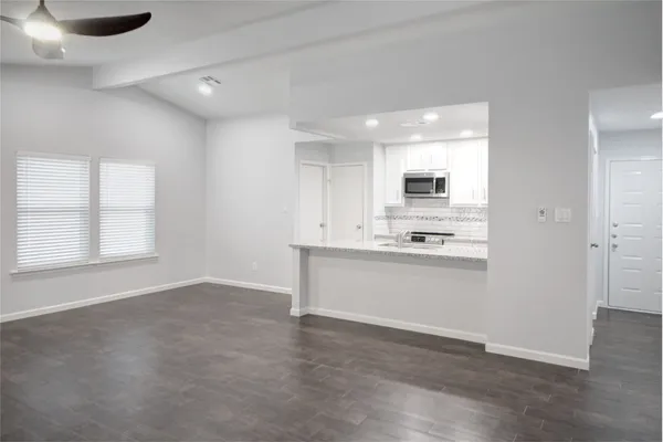 $2,100 | 28 East Brookberry Court, Spring, TX 77381
