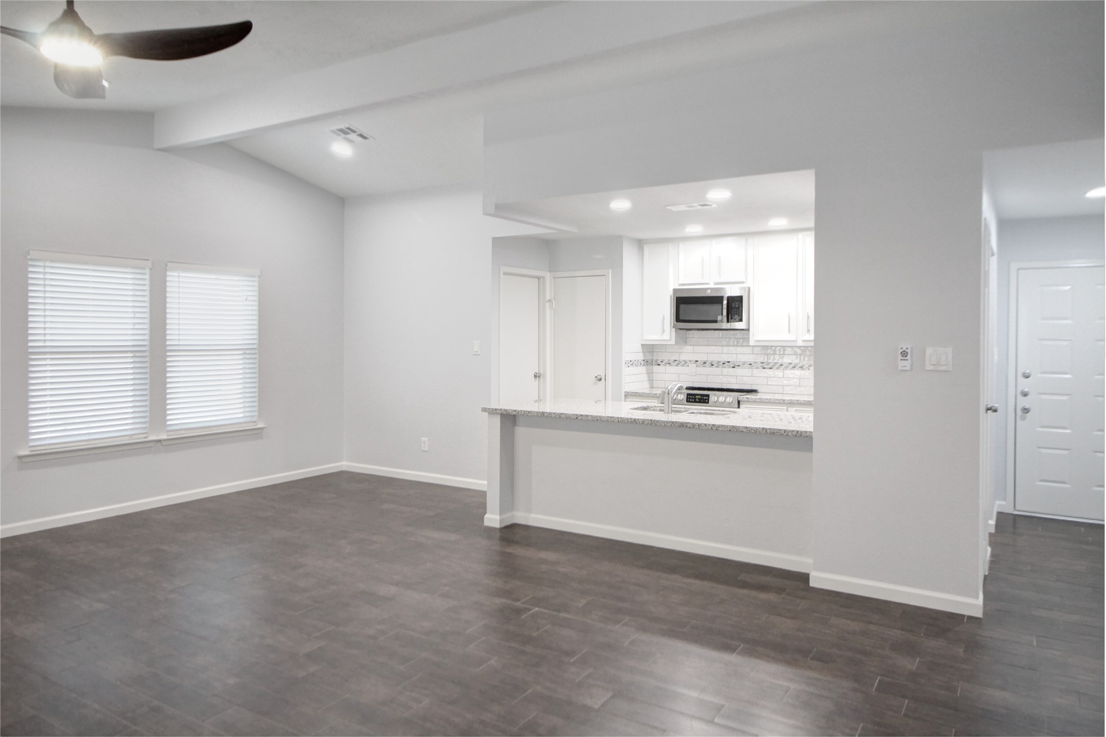 28 East Brookberry Court Spring, TX 77381 - Photo 3 of 15