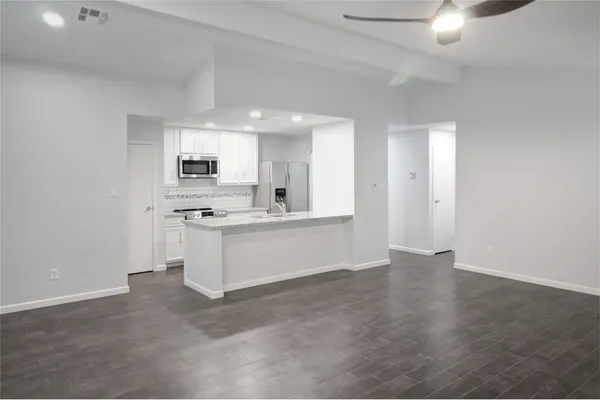 $2,100 | 28 East Brookberry Court, Spring, TX 77381