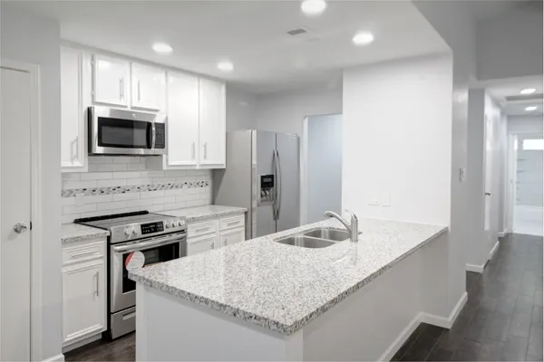 $2,100 | 28 East Brookberry Court, Spring, TX 77381