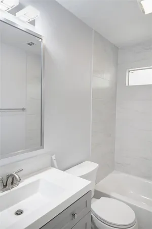 $2,100 | 28 East Brookberry Court, Spring, TX 77381
