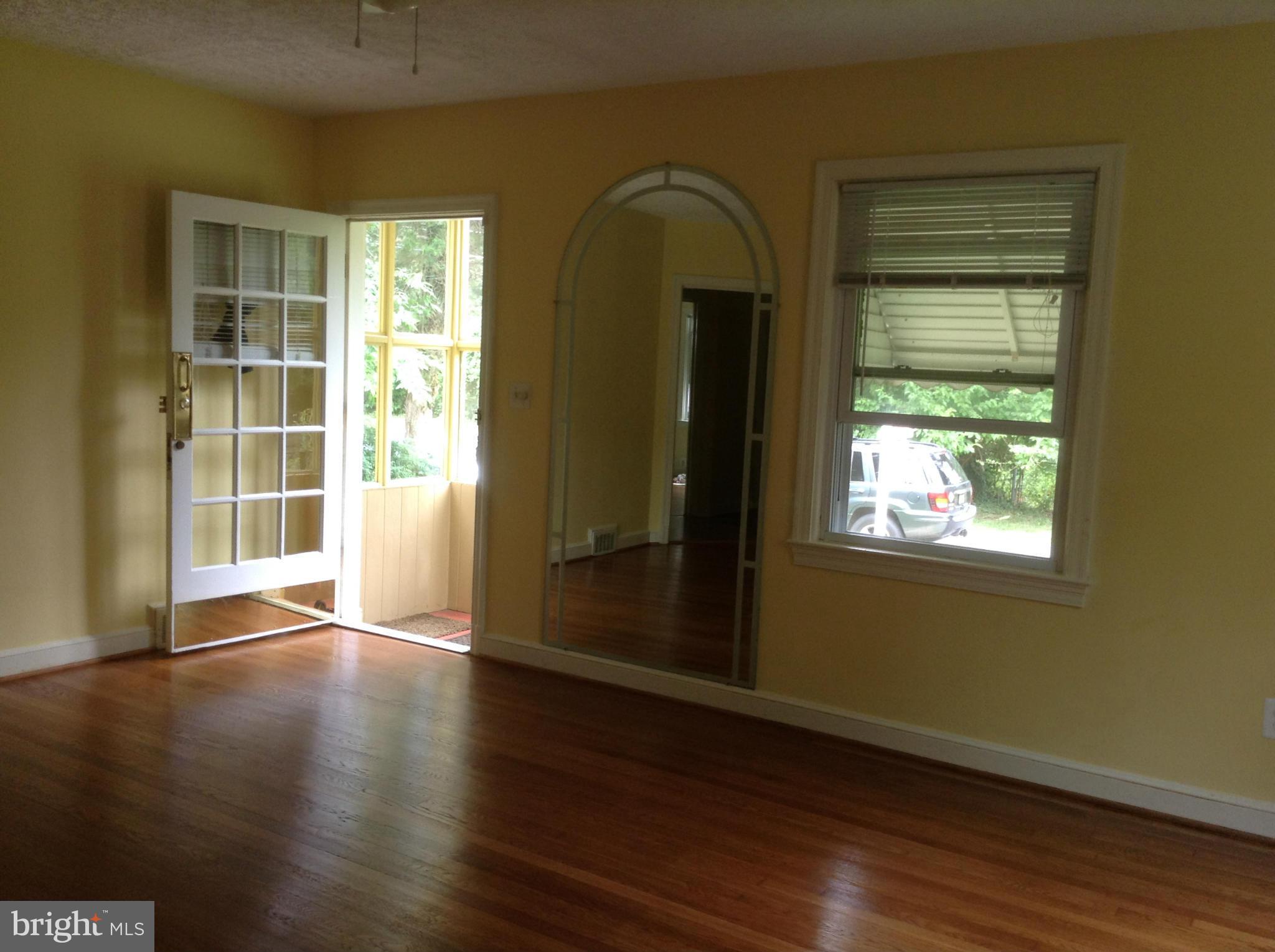 9807 Dallas Avenue Silver Spring, MD 20901 - Photo 3 of 9 Living Room