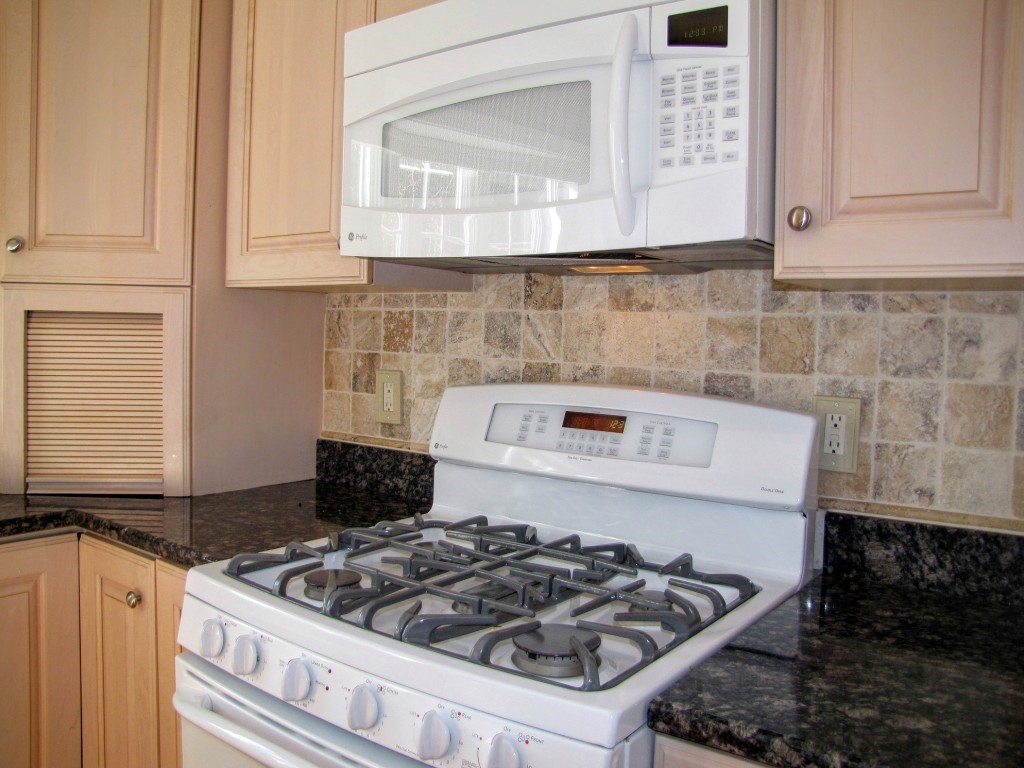 166 Huse Road Manchester, NH 03103 - Photo 7 of 36