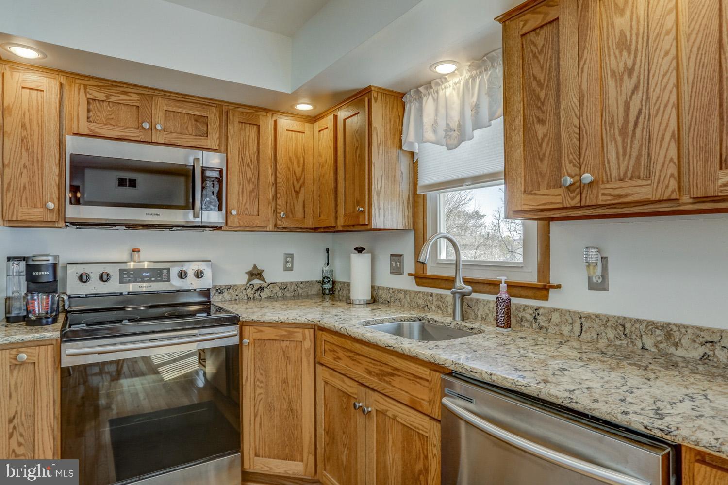 31 Trail Road South Elizabethtown, PA 17022 - Photo 14 of 40 a kitchen with stainless steel appliances granite countertop a sink stove and microwave