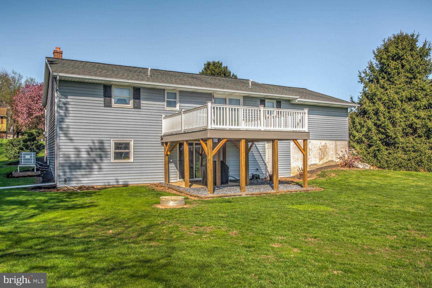 31 Trail Road South Elizabethtown, PA 17022 - Photo 34 of 40 a front view of a house with a yard