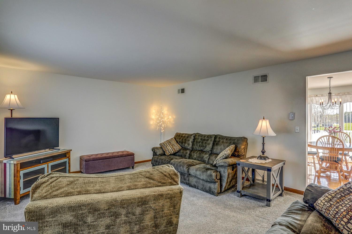 31 Trail Road South Elizabethtown, PA 17022 - Photo 5 of 40 a living room with furniture and a lamp
